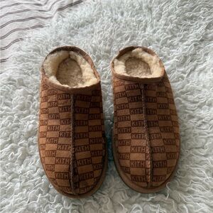 Kith KITHMAS Shearling Monogrammed slippers EU39